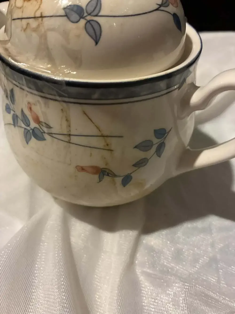 Noritake Keltcraft Eastfair 9171 Covered Sugar Bowl with Floral Design